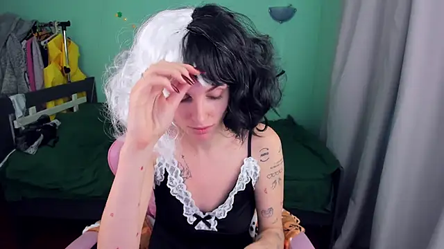 SabrinaRayX - show "banana eats banana"