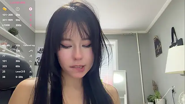 AmiKite - I'm going to play with my bra <3