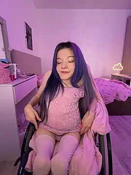 MiniSophiaa - Show ass/doggy 5min