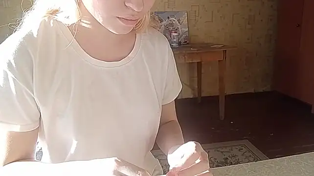 MargoTray - Pinch my nipples under bra