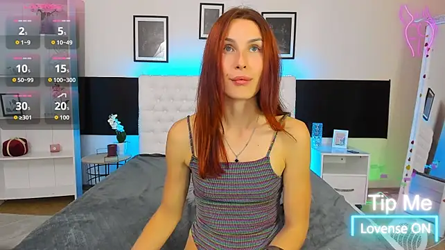 KiraNeeww - naked spank ass
