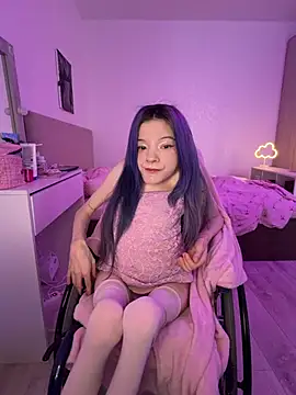 MiniSophiaa - Show ass/doggy 5min