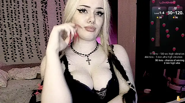Strawberry_elfcat - hand bra