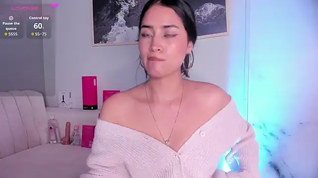 Lara_madisson - 🔥My bra is too tight, topless 💕