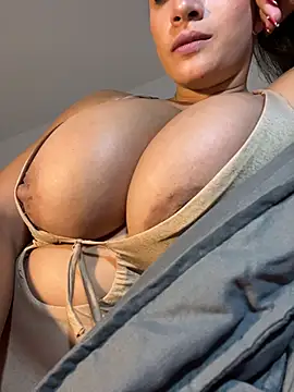 Lena-Williamss - Rub my pussy with my panty on!