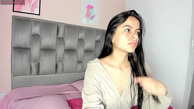 Honey_fox7 - completely naked😈