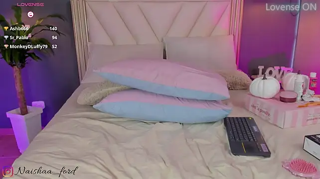 Naishaaford - COMPLETELY NAKED