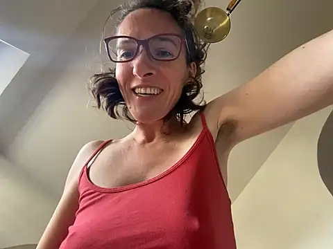 Hairy_horny_mommy