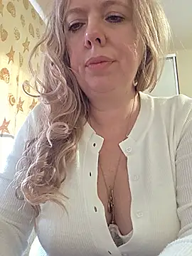 Irina3718 - Ass in doggy style. No panties.