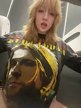 RonnieKiss - Completely naked