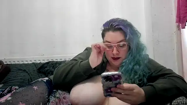 Bustycurves - nipple play