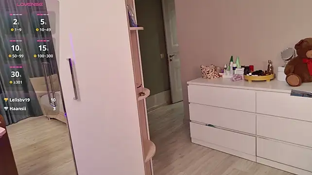X_luxurybarbie_x - show boobs + suck finger <3
