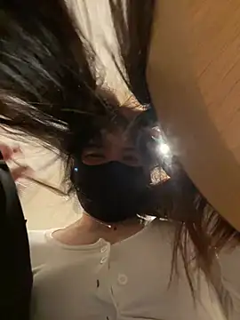 Xiao-mo520 - 美导老师下班兼职电子女友，咖啡厅，刺激，人多，哥哥轻点，完成目标脱外裤直播5分钟