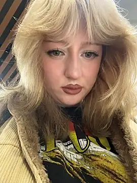 RonnieKiss - Completely naked