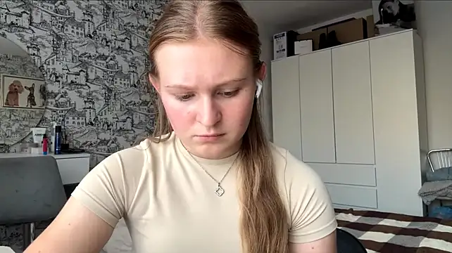 LisFris - shy dance