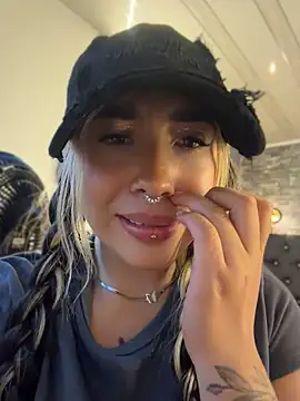 ManuelaVeeleez - STRIPPTASE VERY SENSUAL