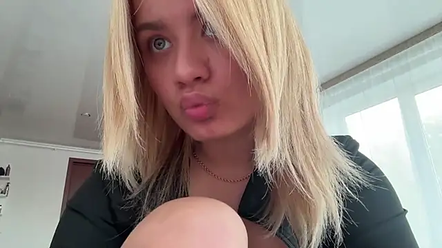Kaderii1 - 5 Sexy squats in panties