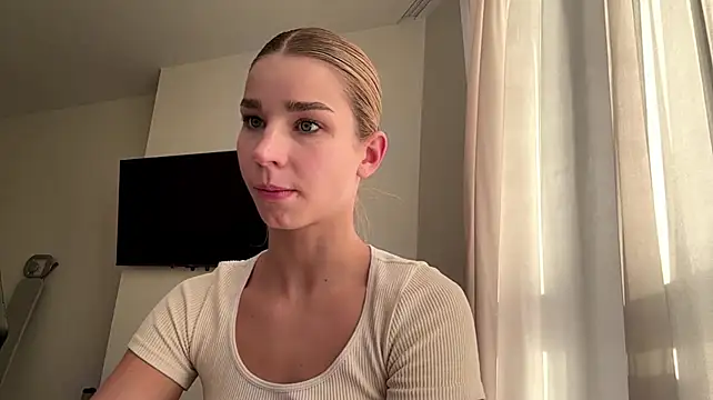 PickmeGirl - stand up and spin around