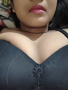 Sexy-indian-queen - Nude show in public