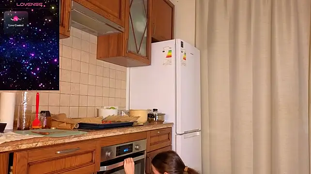 MyrtaMcclaney - some underboobies for good pizza