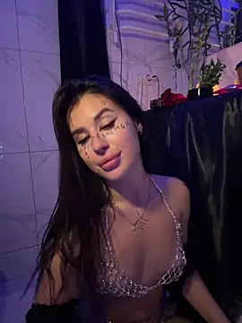 Lira_Fayeee - Oil show