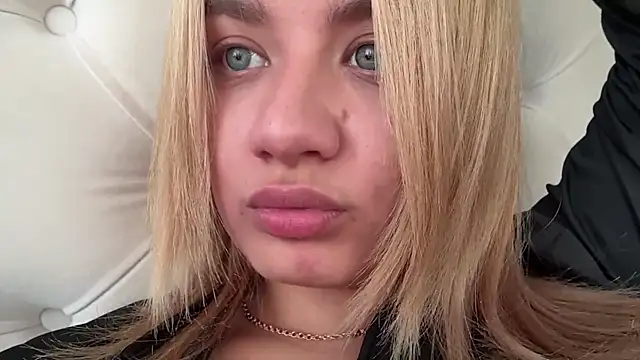Kaderii1 - 5 Sexy squats in panties