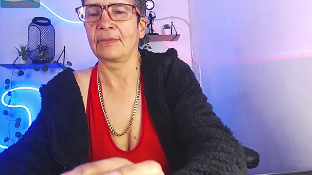 Selena_ferreira - oil in the breasts
