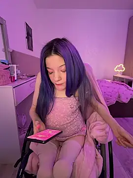 MiniSophiaa - Show ass/doggy 5min