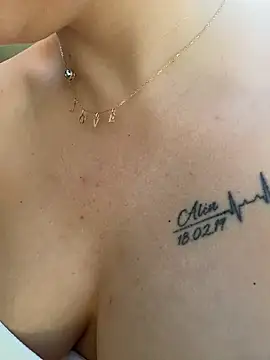 IveySin - Double Tease: Flash & Ass