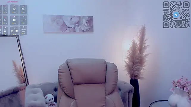 Angelic_coy - Send blow kiss to cam!
