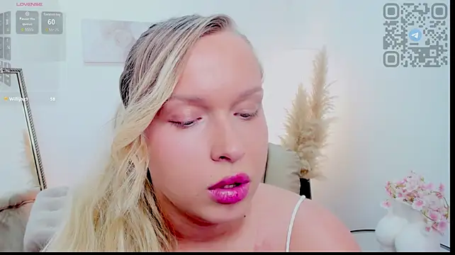 Angelic_coy - Send blow kiss to cam!