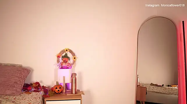 Monicaflowerr - ride dildo
