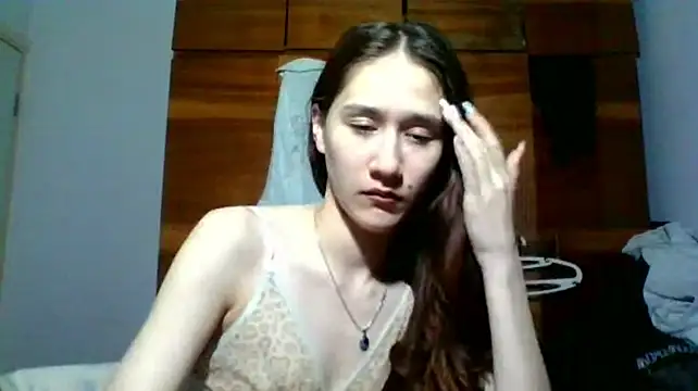 NickiKisinger - Flash my pussy