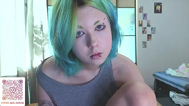 IntertetAngel - Flash boobs
