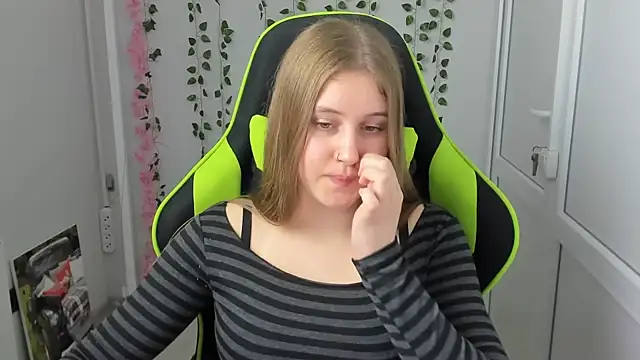 ViolaSecret - I take off 1 thing in public