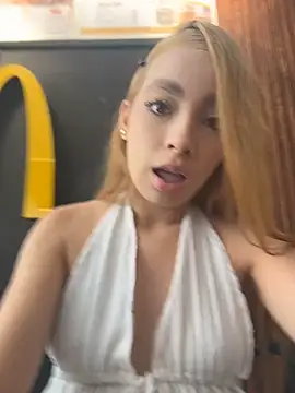 Isabella-gaviria - PANTY OFF +FUCK MY PUSSY IN PUBLIC(MALL)