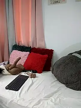 DownsonMia - show pussy😏
