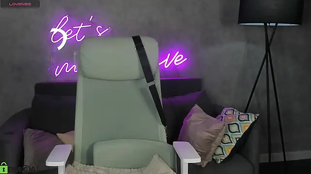 Jooyce_Howward - posa doggy off panty