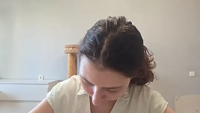 ChrystalAlma - A sweet look into the camera 💕