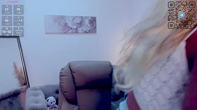 Angelic_coy - Send blow kiss to cam!
