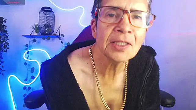 Selena_ferreira - oil in the breasts