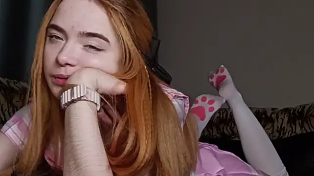CrisMillwee - Lick the camera to show my tongue👅
