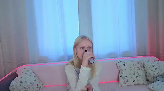 ChelsieAranas - Play with my hair