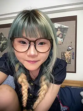 Rocket-Girl - 小骚穴两天没操就骚痒难耐 叫房东大哥的大鸡巴狠狠的抽擦我们