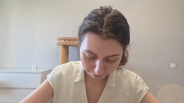 ChrystalAlma - A sweet look into the camera 💕