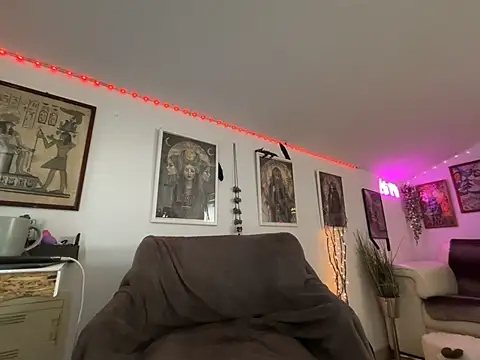 U_prolazu - Fuck pussy w dildo until squirt