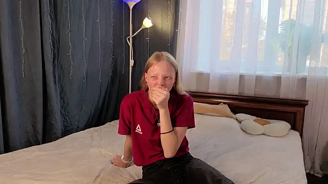 StasiaKoonce - make funny faces
