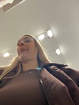 SashaCatt - One finger in pussy+caressing the breas
