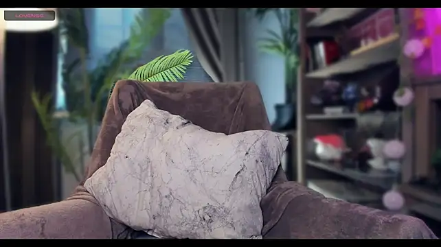 MelissaTetris - Put fingers in panties and rub myself