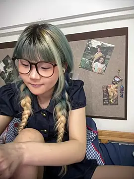 Rocket-Girl - 小骚穴两天没操就骚痒难耐 叫房东大哥的大鸡巴狠狠的抽擦我们